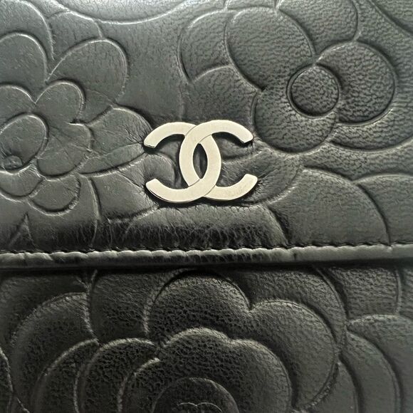 Chanel Black Lambskin Camellia Embossed Short Trifold Wallet - Picture 3 of 12